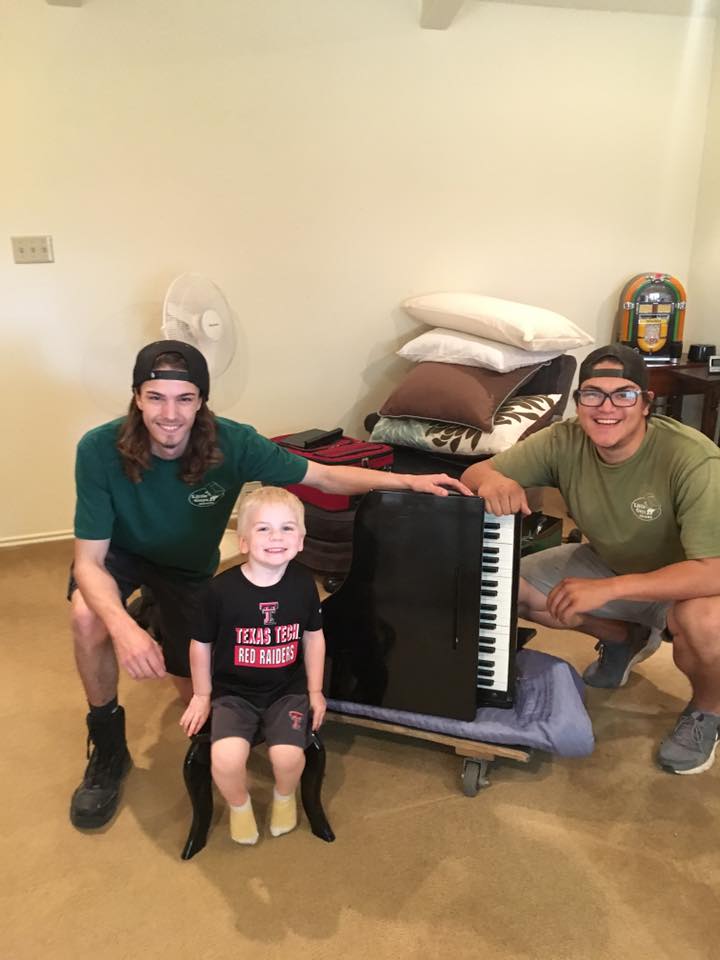 lubbock moving employees with small piano and child